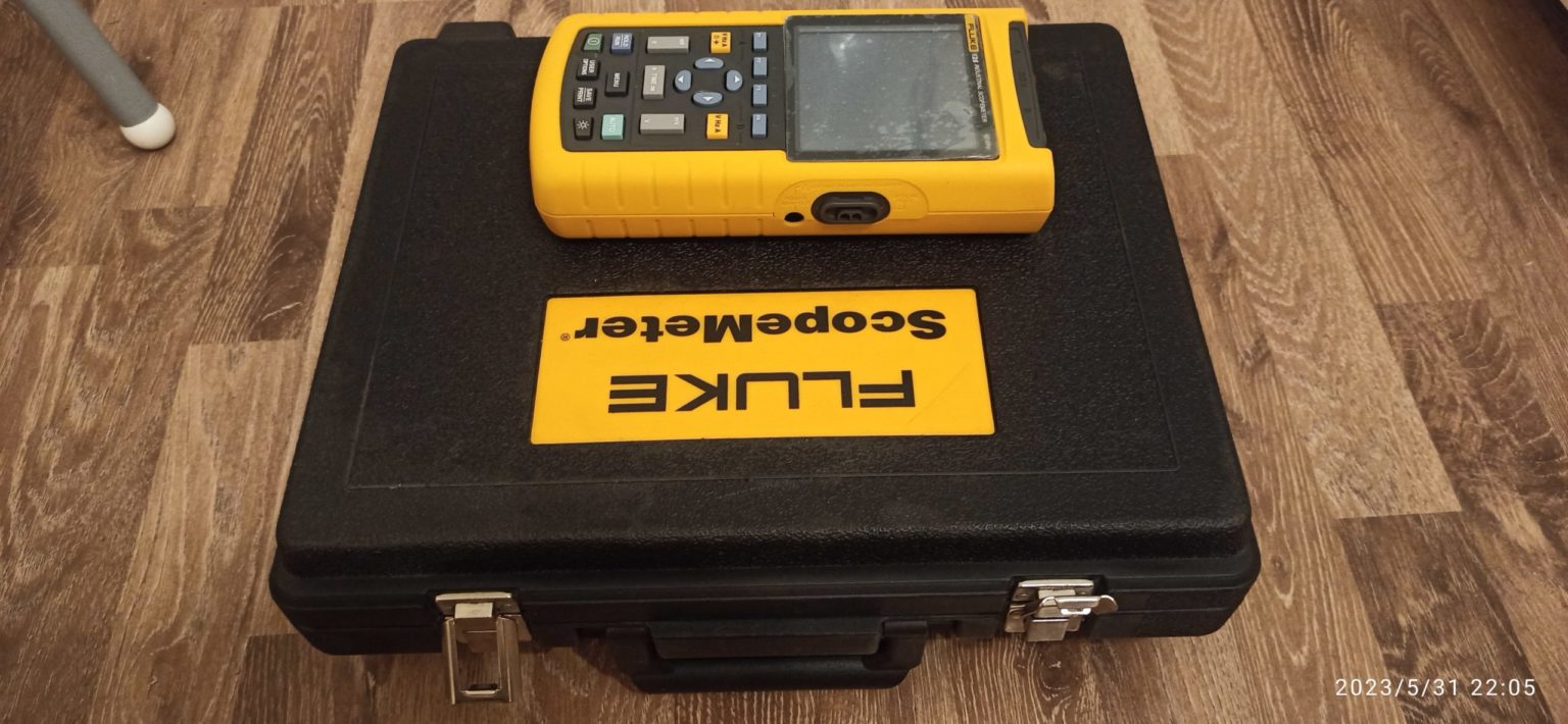 Осциллограф-мультиметр FLUKE 125